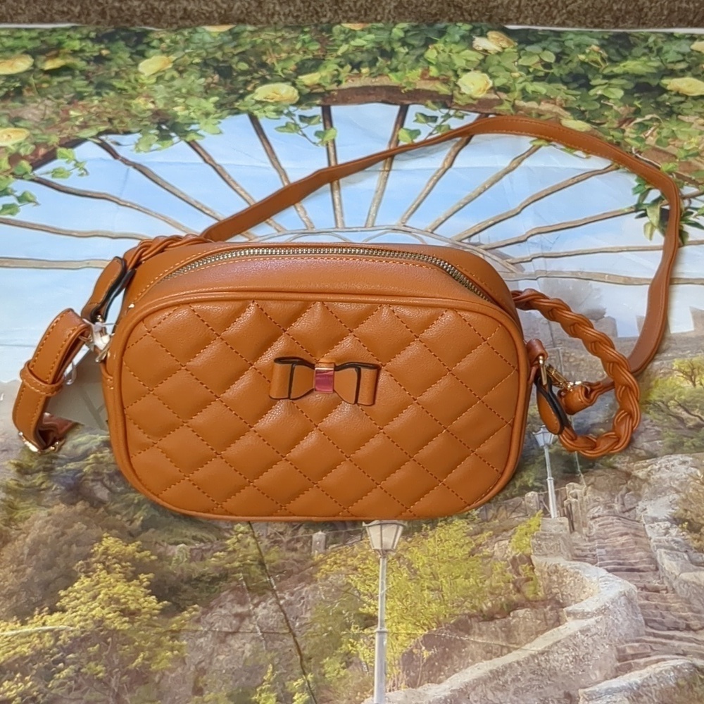 ALYSSA tan vegan handbag